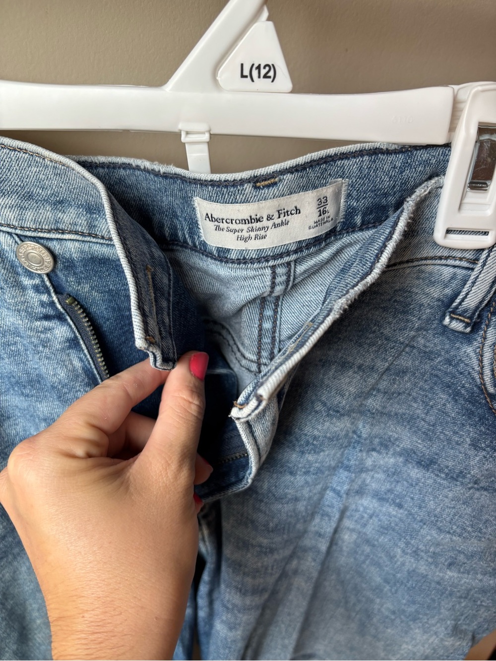 Abercrombie & Fitch High-Rise Faded Blue Women's Jeans size 33/16